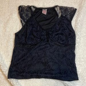 Lace sleeveless top in Black